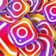 Imagem de diversos logos virtuais do Instagram amontoados e espalhados