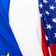 Imagem das bandeiras da União Europeia e dos Estados Unidos