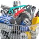 Imagem de um cesto de compras cheio de peças automotivas